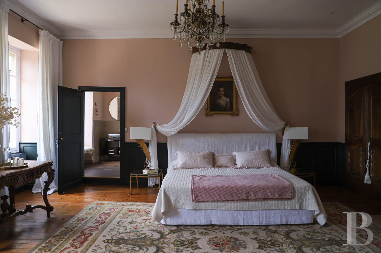 An 18th century chateau surrounded by trees and hills in the Lot valley - photo  n°22